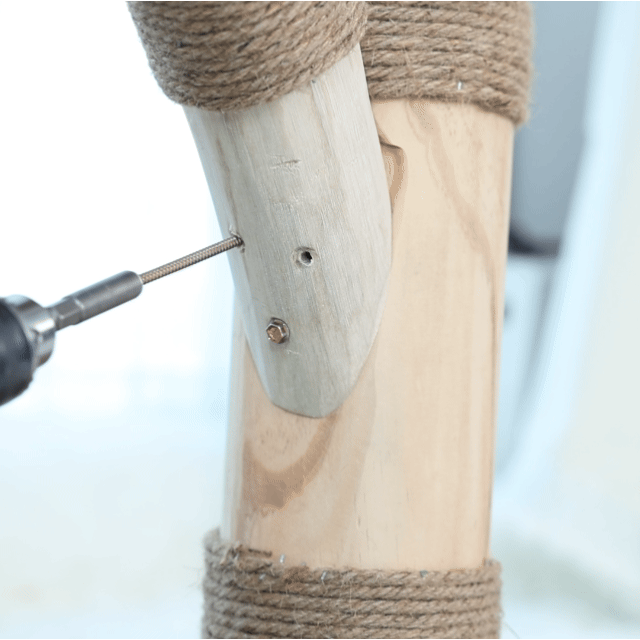 Animated demonstration of the reinforced frame and solid wood base designed for exceptional stability